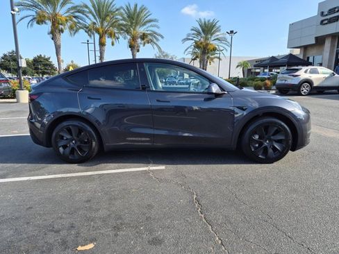 Used 2024 Tesla Model Y Long Range RWD image 4