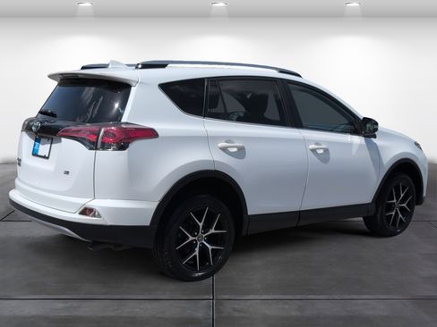 Used 2018 Toyota RAV4 SE w/ Power Extra Value Package image 5