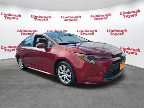 Used 2025 Toyota Corolla LE FWD image 16