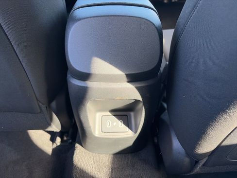 Used 2025 Hyundai Elantra SEL image 10