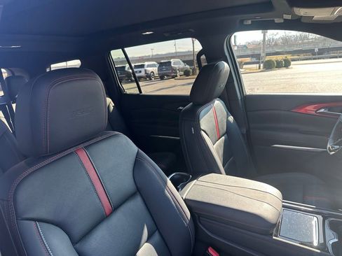Used 2025 Chevrolet Traverse RS w/ LPO, Floor Liner Package image 26