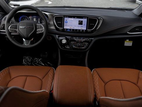 New 2026 Chrysler Pacifica Pinnacle image 29