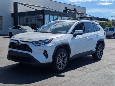 Used 2022 Toyota RAV4 XLE Premium image 8