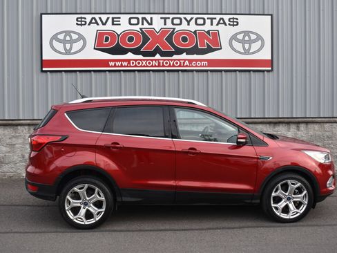 Used 2019 Ford Escape Titanium AWD/4WD image 8