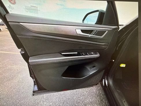 Used 2025 Volkswagen Atlas Cross Sport SE FWD image 16