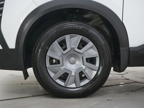 Used 2025 Nissan Kicks S FWD image 27