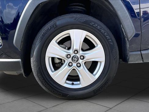 Used 2020 Toyota RAV4 XLE FWD image 10