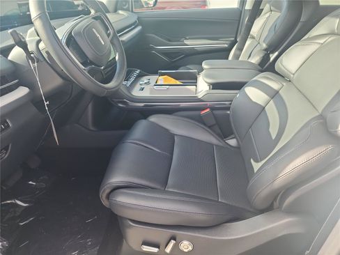 New 2026 Lincoln Navigator Premiere AWD/4WD image 13