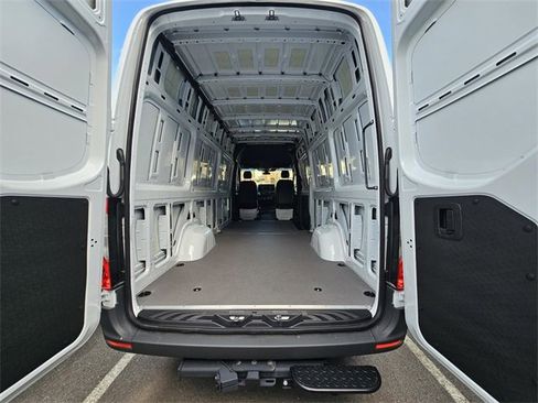 New 2025 Mercedes-Benz Sprinter 2500 image 18