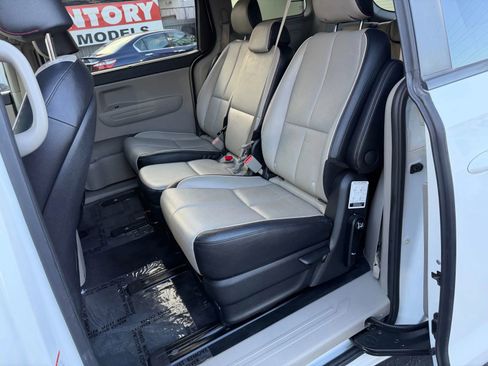 Used 2019 Kia Sedona EX FWD image 14