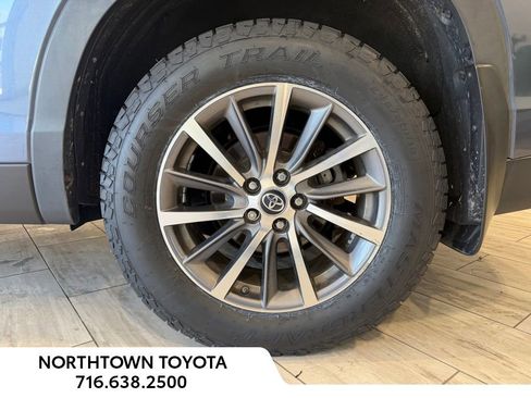 Used 2019 Toyota Highlander XLE w/ Protection Package #3 AWD/4WD image 24