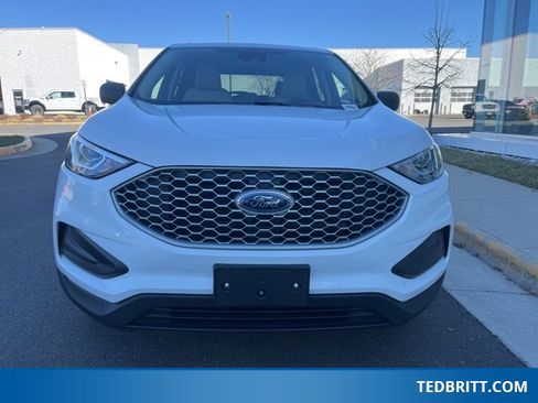 Certified 2024 Ford Edge SE image 2