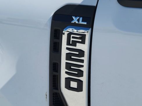 New 2026 Ford F250 XL w/ XL Chrome Package image 12