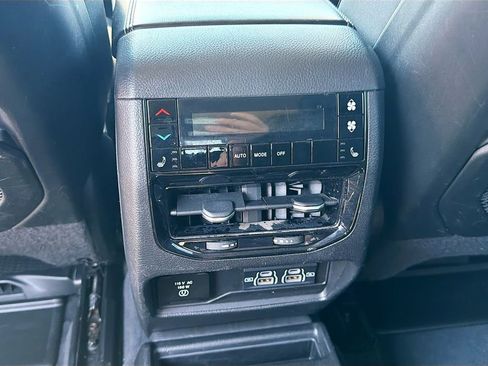 Used 2023 Jeep Grand Cherokee L Limited w/ Black Appearance Package image 20