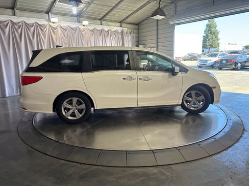 Used 2018 Honda Odyssey EX image 3