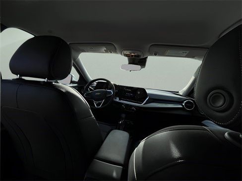 Certified 2025 Chevrolet Trax LT w/ LT Convenience Package image 27