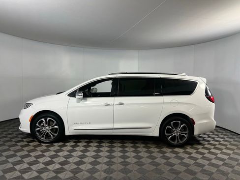 Used 2022 Chrysler Pacifica Pinnacle image 10