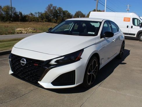 Used 2025 Nissan Altima 2.5 SR image 1