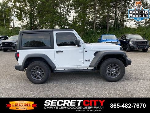 Used 2025 Jeep Wrangler Sport AWD/4WD image 4