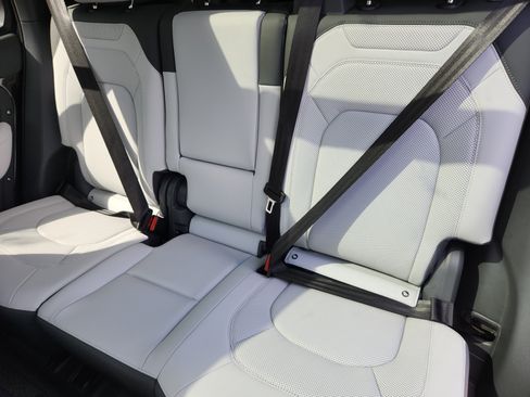 Used 2025 Land Rover Defender 130 S image 23