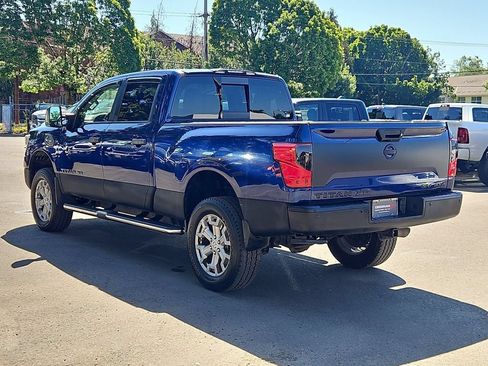 Used 2019 Nissan Titan SV AWD/4WD image 5