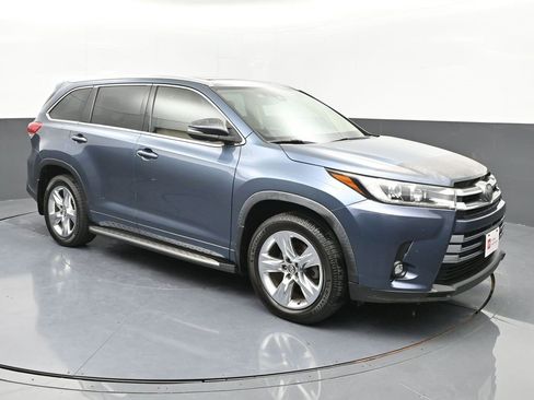 Certified 2019 Toyota Highlander Limited Platinum image 2