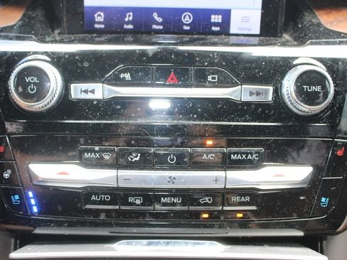 Used 2022 Ford Explorer King Ranch w/ Premium Technology Package RWD image 30