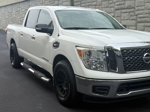 Used 2017 Nissan Titan SV RWD image 36