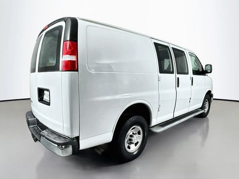 Used 2018 Chevrolet Express 2500 w/ Driver Convenience Package RWD image 6