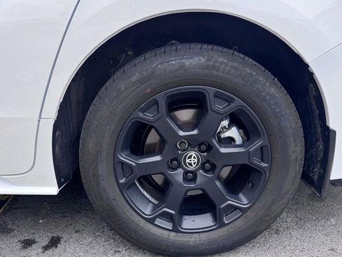 Used 2026 Toyota Sienna XLE Woodland Edition AWD/4WD image 8