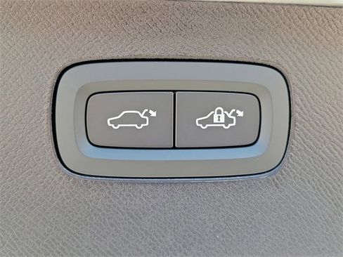 New 2026 Volvo XC90 B6 Ultra image 8