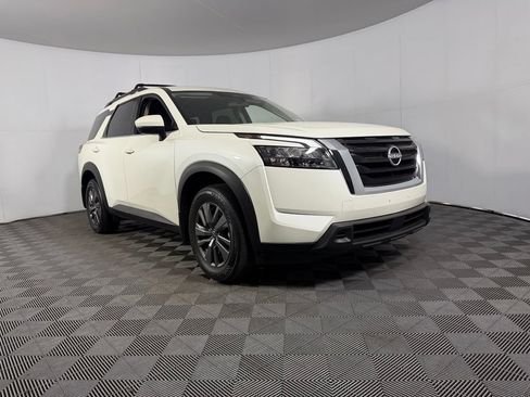 Used 2023 Nissan Pathfinder SV FWD image 4