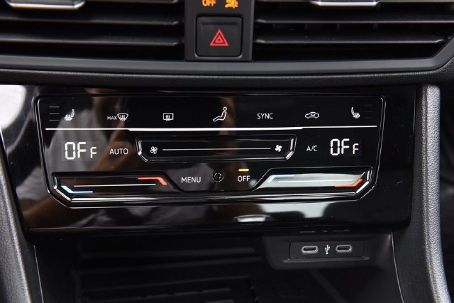 Used 2025 Volkswagen Jetta SE FWD image 15