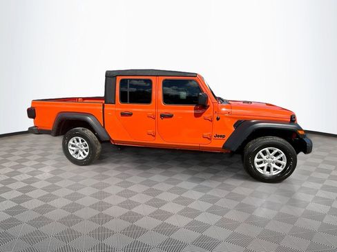 Used 2023 Jeep Gladiator Sport image 5