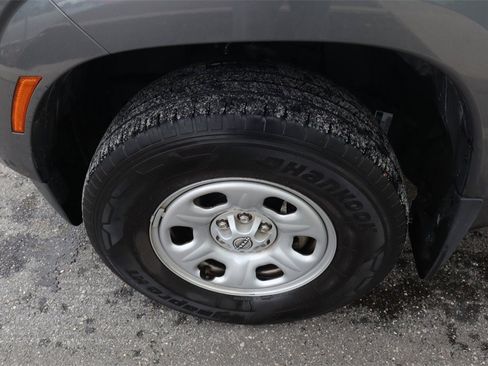 Certified 2024 Nissan Frontier S image 9