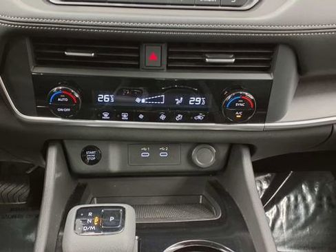 Used 2024 Nissan Rogue SV image 27