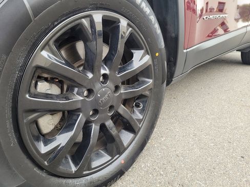 Used 2020 Jeep Cherokee Latitude FWD image 31