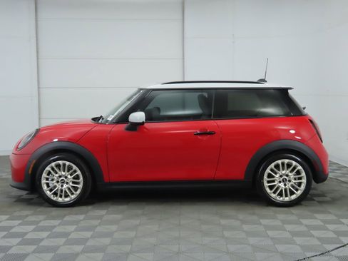Used 2026 MINI Cooper 2-Door Hardtop image 9