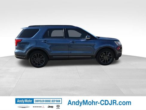 Used 2018 Ford Explorer XLT w/ Equipment Group 202A FWD image 4