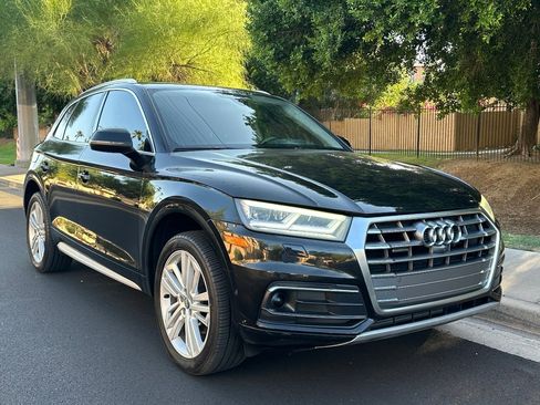 Used 2019 Audi Q5 Prestige w/ Prestige Package image 2