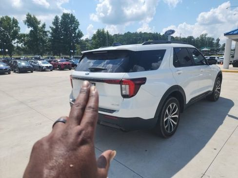Used 2025 Ford Explorer ST-Line AWD/4WD image 14