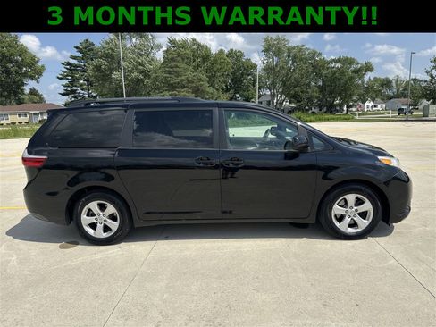 Used 2017 Toyota Sienna LE image 31
