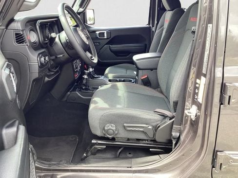 Certified 2025 Jeep Wrangler Unlimited Rubicon AWD/4WD image 9