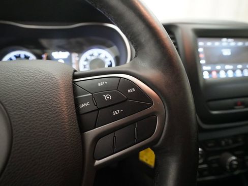 Used 2019 Jeep Cherokee Sport w/ Cold Weather Group image 18