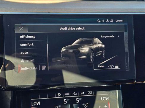 Used 2024 Audi Q8 e-tron Premium Plus image 35