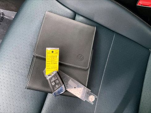 Used 2022 Volkswagen Atlas Cross Sport SEL R-Line w/ Cross Sport MDO Package image 15