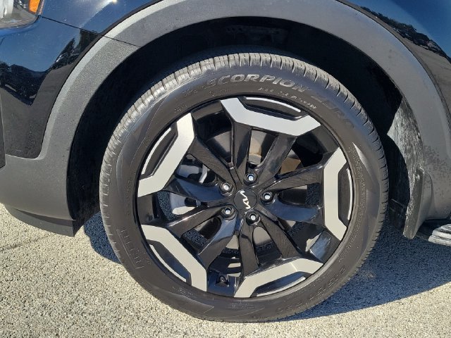 Used 2024 Kia Telluride EX w/ EX Captain's Chair Package FWD image 6