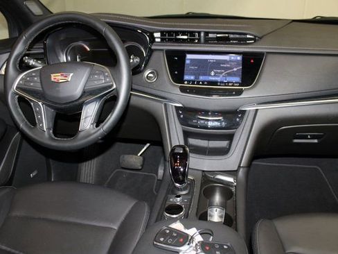 Used 2025 Cadillac XT5 Premium Luxury image 16