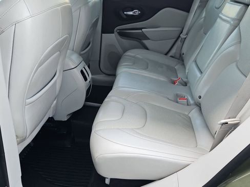 Used 2019 Jeep Cherokee Limited w/ Technology Group AWD/4WD image 20