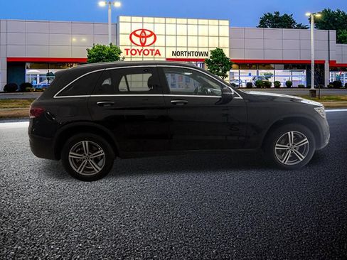 Used 2021 Mercedes-Benz GLC 300 4MATIC image 3